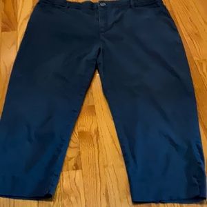 Navy Cropped/Capris~💙